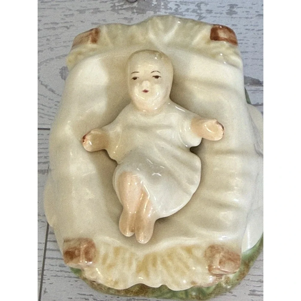 Vintage Baby Jesus In a Manger Holland‎ Mold Ceramic Hand Painted Signed 1970's